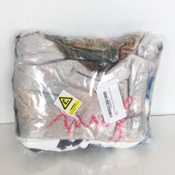 Taylor Swift Fleece Throw Blanket 40”x 50” NEW Soft Cozy Swifties Music Fan Gift - Picture 4 of 14